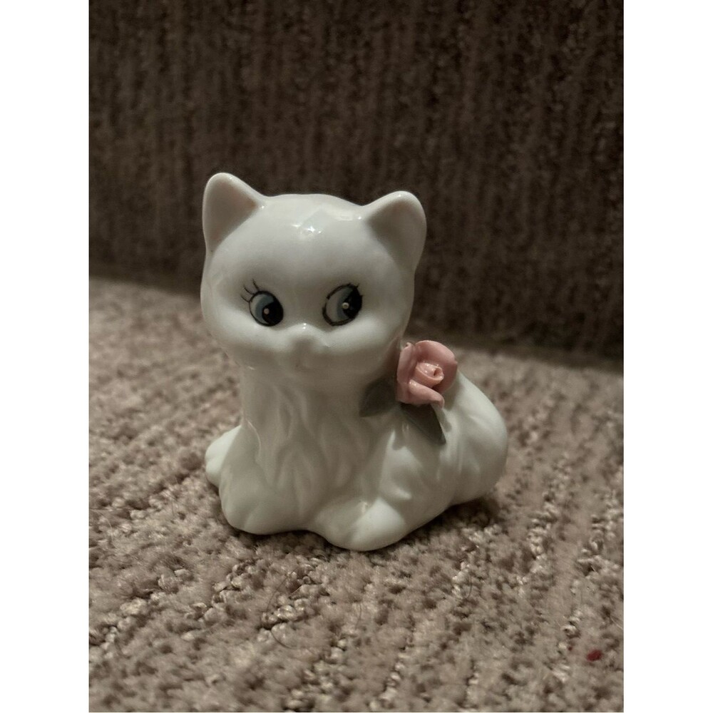 Vintage hand painted white cat figurine